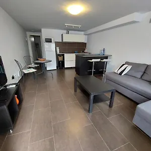 Modern Apartment, Walking Distance Of The Sea , Nerja España